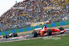 06.07.2003 Magny - Cours, Frankreich, F1, Sonntag, Rennen (Aktion), GP von Frankreich, Michael Schumacher (D, 01), Scuderia Ferrari Marlboro, F2003-GA, auf der Strecke (Track) vor David Coulthard (GB, McLaren Mercedes) - Magny - Cours, Circuit de Nevers, Formel 1 Grand Prix (GP) von Frankreich 2003, France, Nevers - Alle Bilder auf www.xpb.cc, eMail: info@xpb.cc - Abdruck ist honorarpflichtig. c Copyrightnachweis: xpb.cc