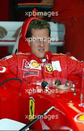 03.07.2003 Magny - Cours, Frankreich, F1, Donnerstag, Michael Schumacher (D, 01, F2003-GA), Scuderia Ferrari Marlboro, in der Box (Pit), Sitzprobe - Magny - Cours, Circuit de Nevers, Formel 1 Grand Prix (GP) von Frankreich 2003, France, Nevers - Alle Bilder auf www.xpb.cc, eMail: info@xpb.cc - Abdruck ist honorarpflichtig. c Copyrightnachweis: xpb.cc