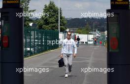 03.07.2003 Magny - Cours, Frankreich, F1, Donnerstag, Michael Schumacher (D, Ferrari) bei seiner Ankunft an der Rennstrecke - Magny - Cours, Circuit de Nevers, Formel 1 Grand Prix (GP) von Frankreich 2003, France, Nevers - Alle Bilder auf www.xpb.cc, eMail: info@xpb.cc - Abdruck ist honorarpflichtig. c Copyrightnachweis: xpb.cc
