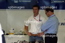 03.07.2003 Magny - Cours, Frankreich, F1, Donnerstag, Ralf Schumacher (D, 04), BMW WilliamsF1 Team, in der Box (Pit) - Magny - Cours, Circuit de Nevers, Formel 1 Grand Prix (GP) von Frankreich 2003, France, Nevers - Alle Bilder auf www.xpb.cc, eMail: info@xpb.cc - Abdruck ist honorarpflichtig. c Copyrightnachweis: xpb.cc
