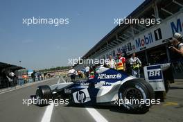 01.08.2003 Mannheim, Deutschland, F1 am Hockenheimring, Juan-Pablo Montoya (Juan Pablo, CO, 03), BMW WilliamsF1 Team, fährt aus der Box (Pit) - Freitag, Formel 1 Grand Prix (GP), Großer Preis von Deutschland 2003 (Länge 4.574m, Baden Württemberg) - Alle Bilder auf www.xpb.cc, eMail: info@xpb.cc - Abdruck ist honorarpflichtig. c Copyrightnachweis: xpb.cc