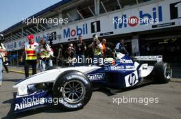 01.08.2003 Mannheim, Deutschland, F1 am Hockenheimring, Ralf Schumacher (D, 04), BMW WilliamsF1 Team, fährt aus der Box (Pit) - Freitag, Formel 1 Grand Prix (GP), Großer Preis von Deutschland 2003 (Länge 4.574m, Baden Württemberg) - Alle Bilder auf www.xpb.cc, eMail: info@xpb.cc - Abdruck ist honorarpflichtig. c Copyrightnachweis: xpb.cc