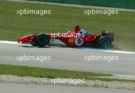 01.08.2003 Mannheim, Deutschland, F1 am Hockenheimring, Michael Schumacher (D, 01), Scuderia Ferrari Marlboro, F2003-GA, auf der Strecke (Track) rutscht von der Strecke und kann weiterfahren - Freitag, Formel 1 Grand Prix (GP), Großer Preis von Deutschland 2003 (Länge 4.574m, Baden Württemberg) - Alle Bilder auf www.xpb.cc, eMail: info@xpb.cc - Abdruck ist honorarpflichtig. c Copyrightnachweis: xpb.cc