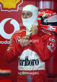 02.08.2003 Mannheim, Deutschland, F1 am Hockenheimring, Michael Schumacher (D, 01, F2003-GA), Scuderia Ferrari Marlboro, in der Box (Pit) - Samstag, Formel 1 Grand Prix (GP), Großer Preis von Deutschland 2003 (Länge 4.574m, Baden Württemberg) - Alle Bilder auf www.xpb.cc, eMail: info@xpb.cc - Abdruck ist honorarpflichtig. c Copyrightnachweis: xpb.cc