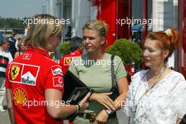 02.08.2003 Mannheim, Deutschland, F1 am Hockenheimring, Corina Schumacher (Corinna, Ehefrau von F1 Rennfahrer Michael Schumacher, D, Ferrari) - Samstag, Formel 1 Grand Prix (GP), Großer Preis von Deutschland 2003 (Länge 4.574m, Baden Württemberg) - Alle Bilder auf www.xpb.cc, eMail: info@xpb.cc - Abdruck ist honorarpflichtig. c Copyrightnachweis: xpb.cc
