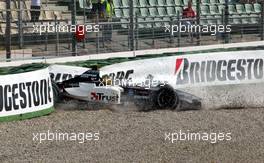 02.08.2003 Mannheim, Deutschland, F1 am Hockenheimring, Nicolas Kiesa (DK, 18), Minardi Cosworth, PS03, auf der Strecke (Track) bei seinem Crash in der Sachs Kurve - Samstag, Formel 1 Grand Prix (GP), Großer Preis von Deutschland 2003 (Länge 4.574m, Baden Württemberg) - Alle Bilder auf www.xpb.cc, eMail: info@xpb.cc - Abdruck ist honorarpflichtig. c Copyrightnachweis: xpb.cc