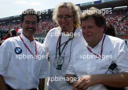 03.08.2003 Hockenheim, Deutschland, F1 am Hockenheimring, GRID, Mario Theissen, Dr. (BMW, Motorsport Direktor), Portrait, Thomas Gottschalk, Norbert Haug (Mercedes, Motorsportchef), Portrait - Sonntag, Formel 1 Grand Prix (GP), Großer Preis von Deutschland 2003 (Länge 4.574m, Baden Württemberg) - Alle Bilder auf www.xpb.cc, eMail: info@xpb.cc - Abdruck ist honorarpflichtig. c Copyrightnachweis: xpb.cc