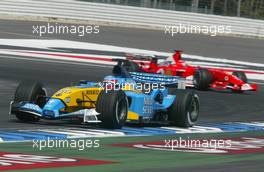03.08.2003 Hockenheim, Deutschland, F1 am Hockenheimring, Rennen, Fernando Alonso (E, 08), Mild Seven Renault F1 Team, R23, auf der Strecke (Track), Michael Schumacher (D, Ferrari) - Sonntag, Formel 1 Grand Prix (GP), Großer Preis von Deutschland 2003 (Länge 4.574m, Baden Württemberg) - Alle Bilder auf www.xpb.cc, eMail: info@xpb.cc - Abdruck ist honorarpflichtig. c Copyrightnachweis: xpb.cc