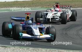 03.08.2003 Hockenheim, Deutschland, F1 am Hockenheimring, Rennen, Nick Heidfeld (D, 09), Sauber Petronas, C22, auf der Strecke (Track), Jenson Button (GB, BAR Honda) - Sonntag, Formel 1 Grand Prix (GP), Großer Preis von Deutschland 2003 (Länge 4.574m, Baden Württemberg) - Alle Bilder auf www.xpb.cc, eMail: info@xpb.cc - Abdruck ist honorarpflichtig. c Copyrightnachweis: xpb.cc