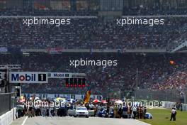 03.08.2003 Hockenheim, Deutschland, F1 am Hockenheimring, GRID, Übersicht - Sonntag, Formel 1 Grand Prix (GP), Großer Preis von Deutschland 2003 (Länge 4.574m, Baden Württemberg) - Alle Bilder auf www.xpb.cc, eMail: info@xpb.cc - Abdruck ist honorarpflichtig. c Copyrightnachweis: xpb.cc