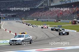 03.08.2003 Hockenheim, Deutschland, F1 am Hockenheimring, Start zum GP von Deutschland, Safety Car Phase nach dem Start - Sonntag, Formel 1 Grand Prix (GP), Großer Preis von Deutschland 2003 (Länge 4.574m, Baden Württemberg) - Alle Bilder auf www.xpb.cc, eMail: info@xpb.cc - Abdruck ist honorarpflichtig. c Copyrightnachweis: xpb.cc