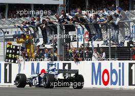 03.08.2003 Hockenheim, Deutschland, F1 am Hockenheimring, Rennen, Finish, Juan-Pablo Montoya (Juan Pablo, CO, 03), BMW WilliamsF1 Team, FW25, auf der Strecke (Track) - Sonntag, Formel 1 Grand Prix (GP), Großer Preis von Deutschland 2003 (Länge 4.574m, Baden Württemberg) - Alle Bilder auf www.xpb.cc, eMail: info@xpb.cc - Abdruck ist honorarpflichtig. c Copyrightnachweis: xpb.cc