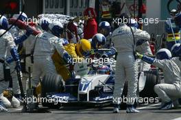 03.08.2003 Hockenheim, Deutschland, F1 am Hockenheimring, Rennen, Boxenstopp, Juan-Pablo Montoya (Juan Pablo, CO, 03), BMW WilliamsF1 Team, FW25, auf der Strecke (Track) - Sonntag, Formel 1 Grand Prix (GP), Großer Preis von Deutschland 2003 (Länge 4.574m, Baden Württemberg) - Alle Bilder auf www.xpb.cc, eMail: info@xpb.cc - Abdruck ist honorarpflichtig. c Copyrightnachweis: xpb.cc