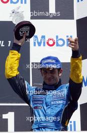 03.08.2003 Hockenheim, Deutschland, F1 am Hockenheimring, Podium, Jarno Trulli (I, 07), Mild Seven Renault F1 Team, Portrait - Sonntag, Formel 1 Grand Prix (GP), Großer Preis von Deutschland 2003 (Länge 4.574m, Baden Württemberg) - Alle Bilder auf www.xpb.cc, eMail: info@xpb.cc - Abdruck ist honorarpflichtig. c Copyrightnachweis: xpb.cc