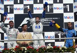 03.08.2003 Hockenheim, Deutschland, F1 am Hockenheimring, Podium, David Coulthard (GB, McLaren Mercedes), Juan-Pablo Montoya (CO, BMW WilliamsF1), Jarno Trulli (I, Renault F1 Team) - Sonntag, Formel 1 Grand Prix (GP), Großer Preis von Deutschland 2003 (Länge 4.574m, Baden Württemberg) - Alle Bilder auf www.xpb.cc, eMail: info@xpb.cc - Abdruck ist honorarpflichtig. c Copyrightnachweis: xpb.cc