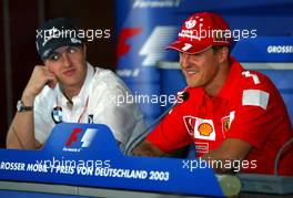 31.07.2003 Mannheim, Deutschland, F1 am Hockenheimring, FIA Pressekonferenz, Ralf Schumacher (D, BMW WilliamsF1), Michael Schumacher (D, Ferrari) - Donnerstag, Formel 1 Grand Prix (GP), Großer Preis von Deutschland 2003 (Länge 4.574m, Baden Württemberg) - Alle Bilder auf www.xpb.cc, eMail: info@xpb.cc - Abdruck ist honorarpflichtig. c Copyrightnachweis: xpb.cc