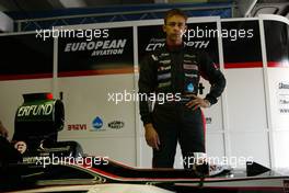 31.07.2003 Mannheim, Deutschland, F1 am Hockenheimring, Nicolas Kiesa (DK, Minardi), neuer Fahrer bei Minardi, nimmt Platz in seinem Wagen - Donnerstag, Formel 1 Grand Prix (GP), Großer Preis von Deutschland 2003 (Länge 4.574m, Baden Württemberg) - Alle Bilder auf www.xpb.cc, eMail: info@xpb.cc - Abdruck ist honorarpflichtig. c Copyrightnachweis: xpb.cc