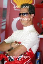 22.08.2003 Budapest, Ungarn, F1 in Budapest, Freitag, Michael Schumacher (D, 01, F2003-GA), Scuderia Ferrari Marlboro, in der Box (Pit) - Formel 1 Grand Prix (GP) von Ungarn 2003 (Hungaroring, Budapest) - Weitere Bilder auf www.xpb.cc, eMail: info@xpb.cc - Belegexemplare senden. Abdruck ist honorarpflichtig. c Copyrightnachweis: xpb.cc