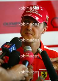 21.08.2003 Budapest, Ungarn, F1 in Budapest, Donnerstag, Interview im Ferrari Motorhome mit Michael Schumacher (D, 01), Scuderia Ferrari Marlboro, Portrait - Formel 1 Grand Prix (GP) von Ungarn 2003 (Hungaroring, Budapest) - Weitere Bilder auf www.xpb.cc, eMail: info@xpb.cc - Belegexemplare senden. Abdruck ist honorarpflichtig. c Copyrightnachweis: xpb.cc