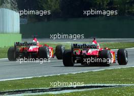 18.04.2003 Imola, San Marino, SM, Formel1, Freitag, Doppelführung am ersten Tag, Michael Schumacher (D, Ferrari)  und Rubens Barrichello (BR, Ferrari) - (Imola, Autodromo Enzo e Dino Ferrari, 4,933 km - Grand Prix of San Marino 2003, Formel 1, F1)  - Weitere Bilder auf www.xpb.cc, eMail: info@xpb.cc - Belegexemplare senden. Abdruck ist honorarpflichtig. c Copyrightnachweis: xpb.cc