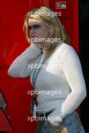 18.04.2003 Imola, San Marino, SM, Formel1, Freitag, Corinna Schumacher im Paddock Bereich, Portrait - (Imola, Autodromo Enzo e Dino Ferrari, 4,933 km - Grand Prix of San Marino 2003, Formel 1, F1)  - Weitere Bilder auf www.xpb.cc, eMail: info@xpb.cc - Belegexemplare senden. Abdruck ist honorarpflichtig. c Copyrightnachweis: xpb.cc