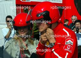 19.04.2003 Imola, San Marino, SM, Formel1, Samstag, Michael Schumacher (D, Ferrari) und Corina Schumacher (Corinna, Ehefrau von F1 Rennfahrer Michael Schumacher, D, Ferrari), Scooter - (Imola, Autodromo Enzo e Dino Ferrari, 4,933 km - Grand Prix of San Marino 2003, Formel 1, F1)  - Weitere Bilder auf www.xpb.cc, eMail: info@xpb.cc - Belegexemplare senden. Abdruck ist honorarpflichtig. c Copyrightnachweis: photo4 / xpb.cc - LEGAL NOTICE: THIS PICTURE IS NOT FOR ITALY PRINT USE, KEINE PRINT BILDNUTZUNG IN ITALIEN!