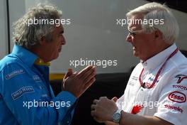 19.04.2003 Imola, San Marino, SM, Formel1, Samstag, Flavio Briatore (Renault, Teamchef, Managing Director), Portrait und Ove Andersson (Toyota, Teamchef, Vizepräsident) - (Imola, Autodromo Enzo e Dino Ferrari, 4,933 km - Grand Prix of San Marino 2003, Formel 1, F1)  - Weitere Bilder auf www.xpb.cc, eMail: info@xpb.cc - Belegexemplare senden. Abdruck ist honorarpflichtig. c Copyrightnachweis:  photo4 / xpb.cc - LEGAL NOTICE: THIS PICTURE IS NOT FOR ITALY PRINT USE, KEINE PRINT BILDNUTZUNG IN ITALIEN!