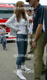 19.04.2003 Imola, San Marino, SM, Formel1, Samstag, Cora Schumacher im Paddock Bereich - (Imola, Autodromo Enzo e Dino Ferrari, 4,933 km - Grand Prix of San Marino 2003, Formel 1, F1)  - Weitere Bilder auf www.xpb.cc, eMail: info@xpb.cc - Belegexemplare senden. Abdruck ist honorarpflichtig. c Copyrightnachweis: xpb.cc