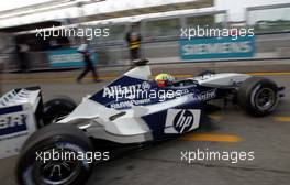 19.04.2003 Imola, San Marino, SM, Formel1, Samstag, Ralf Schumacher (D, 04), BMW WilliamsF1 Team, fährt aus der Box (Pit) - (Imola, Autodromo Enzo e Dino Ferrari, 4,933 km - Grand Prix of San Marino 2003, Formel 1, F1)  - Weitere Bilder auf www.xpb.cc, eMail: info@xpb.cc - Belegexemplare senden. Abdruck ist honorarpflichtig. c Copyrightnachweis: xpb.cc