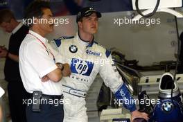 19.04.2003 Imola, San Marino, SM, Formel1, Samstag, Qualifying, Mario Theissen, Dr. (BMW, Motorsport Direktor) und Ralf Schumacher (D, BMW WilliamsF1) - (Imola, Autodromo Enzo e Dino Ferrari, 4,933 km - Grand Prix of San Marino 2003, Formel 1, F1)  - Weitere Bilder auf www.xpb.cc, eMail: info@xpb.cc - Belegexemplare senden. Abdruck ist honorarpflichtig. c Copyrightnachweis: xpb.cc