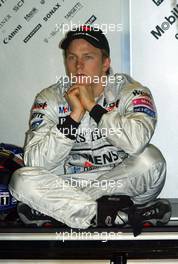 19.04.2003 Imola, San Marino, SM, Formel1, Samstag, Qualifying, Kimi Raikkonen, (Räikkönen, FIN, 06), West McLaren Mercedes, in der Box (Pit) - (Imola, Autodromo Enzo e Dino Ferrari, 4,933 km - Grand Prix of San Marino 2003, Formel 1, F1)  - Weitere Bilder auf www.xpb.cc, eMail: info@xpb.cc - Belegexemplare senden. Abdruck ist honorarpflichtig. c Copyrightnachweis: xpb.cc