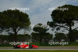 19.04.2003 Imola, San Marino, SM, Formel1, Samstag, Michael Schumacher (D, 01), Scuderia Ferrari Marlboro, F2002, auf der Strecke (Track) - (Imola, Autodromo Enzo e Dino Ferrari, 4,933 km - Grand Prix of San Marino 2003, Formel 1, F1)  - Weitere Bilder auf www.xpb.cc, eMail: info@xpb.cc - Belegexemplare senden. Abdruck ist honorarpflichtig. c Copyrightnachweis: xpb.cc