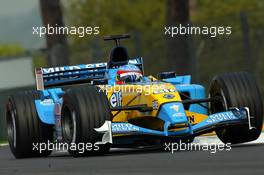 19.04.2003 Imola, San Marino, SM, Formel1, Samstag, Fernando Alonso (E, 08), Mild Seven Renault F1 Team, R23, auf der Strecke (Track) - (Imola, Autodromo Enzo e Dino Ferrari, 4,933 km - Grand Prix of San Marino 2003, Formel 1, F1)  - Weitere Bilder auf www.xpb.cc, eMail: info@xpb.cc - Belegexemplare senden. Abdruck ist honorarpflichtig. c Copyrightnachweis: xpb.cc