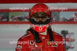 19.04.2003 Imola, San Marino, SM, Formel1, Samstag, Michael Schumacher (D, 01), Scuderia Ferrari Marlboro, in der Box (Pit) mit HANS (H.A.N.S. - Head And Neck Support) - (Imola, Autodromo Enzo e Dino Ferrari, 4,933 km - Grand Prix of San Marino 2003, Formel 1, F1)  - Weitere Bilder auf www.xpb.cc, eMail: info@xpb.cc - Belegexemplare senden. Abdruck ist honorarpflichtig. c Copyrightnachweis: xpb.cc