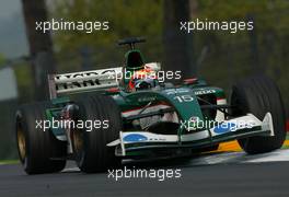 19.04.2003 Imola, San Marino, SM, Formel1, Samstag, Qualifying, Antonio Pizzonia (BR, 15), Jaguar Racing, R4, auf der Strecke (Track) - (Imola, Autodromo Enzo e Dino Ferrari, 4,933 km - Grand Prix of San Marino 2003, Formel 1, F1)  - Weitere Bilder auf www.xpb.cc, eMail: info@xpb.cc - Belegexemplare senden. Abdruck ist honorarpflichtig. c Copyrightnachweis: xpb.cc