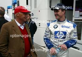 19.04.2003 Imola, San Marino, SM, Formel1, Samstag, Niki Lauda und Ralf Schumacher (D, BMW WilliamsF1) - (Imola, Autodromo Enzo e Dino Ferrari, 4,933 km - Grand Prix of San Marino 2003, Formel 1, F1)  - Weitere Bilder auf www.xpb.cc, eMail: info@xpb.cc - Belegexemplare senden. Abdruck ist honorarpflichtig. c Copyrightnachweis: xpb.cc