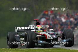 19.04.2003 Imola, San Marino, SM, Formel1, Samstag, Qualifying, Justin Wilson (GB, 18), Minardi Cosworth, PS03, auf der Strecke (Track) - (Imola, Autodromo Enzo e Dino Ferrari, 4,933 km - Grand Prix of San Marino 2003, Formel 1, F1)  - Weitere Bilder auf www.xpb.cc, eMail: info@xpb.cc - Belegexemplare senden. Abdruck ist honorarpflichtig. c Copyrightnachweis: xpb.cc