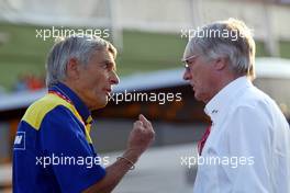 20.04.2003 Imola, San Marino, SM, Formel1, Sonntag (Ostern), Pierre Dupasquier (Michelin, Reifen, Chef), Portrait und Bernie Ecclestone - (Imola, Autodromo Enzo e Dino Ferrari, 4,933 km - Grand Prix of San Marino 2003, Formel 1, F1)  - Weitere Bilder auf www.xpb.cc, eMail: info@xpb.cc - Belegexemplare senden. Abdruck ist honorarpflichtig. c Copyrightnachweis: xpb.cc