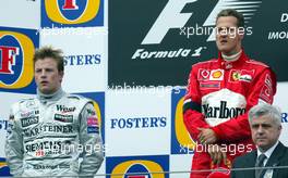 20.04.2003 Imola, San Marino, SM, Formel1, Sonntag (Ostern), Podium, Kimi Raikkonen, (FIN, McLaren Mercedes) und Michael Schumacher (D, Ferrari) mit Trauerbinde - (Imola, Autodromo Enzo e Dino Ferrari, 4,933 km - Grand Prix of San Marino 2003, Formel 1, F1)  - Weitere Bilder auf www.xpb.cc, eMail: info@xpb.cc - Belegexemplare senden. Abdruck ist honorarpflichtig. c Copyrightnachweis: xpb.cc