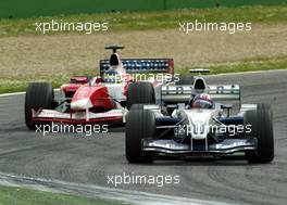 20.04.2003 Imola, San Marino, SM, Formel1, Sonntag (Ostern), Rennen, Juan-Pablo Montoya (Juan Pablo, CO, 03), BMW WilliamsF1 Team, FW25, auf der Strecke (Track), Cristiano da Matta (BR, Toyota Racing) - (Imola, Autodromo Enzo e Dino Ferrari, 4,933 km - Grand Prix of San Marino 2003, Formel 1, F1)  - Weitere Bilder auf www.xpb.cc, eMail: info@xpb.cc - Belegexemplare senden. Abdruck ist honorarpflichtig. c Copyrightnachweis: xpb.cc