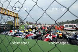 20.04.2003 Imola, San Marino, SM, Formel1, Sonntag (Ostern), Park Ferme, Feature - (Imola, Autodromo Enzo e Dino Ferrari, 4,933 km - Grand Prix of San Marino 2003, Formel 1, F1)  - Weitere Bilder auf www.xpb.cc, eMail: info@xpb.cc - Belegexemplare senden. Abdruck ist honorarpflichtig. c Copyrightnachweis: xpb.cc