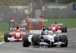 20.04.2003 Imola, San Marino, SM, Formel1, Sonntag (Ostern), Rennen, Ralf Schumacher (D, BMW WilliamsF1) vor Michael Schumacher (D, Ferrari) - (Imola, Autodromo Enzo e Dino Ferrari, 4,933 km - Grand Prix of San Marino 2003, Formel 1, F1)  - Weitere Bilder auf www.xpb.cc, eMail: info@xpb.cc - Belegexemplare senden. Abdruck ist honorarpflichtig. c Copyrightnachweis: xpb.cc