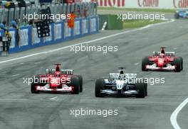 20.04.2003 Imola, San Marino, SM, Formel1, Sonntag (Ostern), GP vom San Marino, Ralf Schumacher (D, 04), BMW WilliamsF1 Team, FW25, auf der Strecke (Track) neben Michael Schumacher (D, Ferrari), Rubens Barrichello (BR, Ferrari) - (Rennen, Imola, Autodromo Enzo e Dino Ferrari, 4,933 km - Grand Prix of San Marino 2003, Formel 1, F1)  - Weitere Bilder auf www.xpb.cc, eMail: info@xpb.cc - Belegexemplare senden. Abdruck ist honorarpflichtig. c Copyrightnachweis: xpb.cc