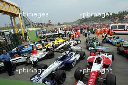 20.04.2003 Imola, San Marino, SM, Formel1, Sonntag (Ostern), Park Ferme, Feature - (Imola, Autodromo Enzo e Dino Ferrari, 4,933 km - Grand Prix of San Marino 2003, Formel 1, F1)  - Weitere Bilder auf www.xpb.cc, eMail: info@xpb.cc - Belegexemplare senden. Abdruck ist honorarpflichtig. c Copyrightnachweis: xpb.cc