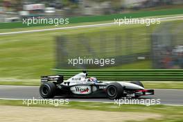 20.04.2003 Imola, San Marino, SM, Formel1, Sonntag (Ostern), Rennen, Kimi Raikkonen, (Räikkönen, FIN, 06), West McLaren Mercedes, MP4-17D, auf der Strecke (Track) - (Imola, Autodromo Enzo e Dino Ferrari, 4,933 km - Grand Prix of San Marino 2003, Formel 1, F1)  - Weitere Bilder auf www.xpb.cc, eMail: info@xpb.cc - Belegexemplare senden. Abdruck ist honorarpflichtig. c Copyrightnachweis: xpb.cc