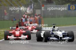 20.04.2003 Imola, San Marino, SM, Formel1, Sonntag (Ostern), Rennen, Ralf Schumacher (D, BMW WilliamsF1) vor Michael Schumacher (D, Ferrari) - (Imola, Autodromo Enzo e Dino Ferrari, 4,933 km - Grand Prix of San Marino 2003, Formel 1, F1)  - Weitere Bilder auf www.xpb.cc, eMail: info@xpb.cc - Belegexemplare senden. Abdruck ist honorarpflichtig. c Copyrightnachweis: xpb.cc