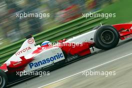 20.04.2003 Imola, San Marino, SM, Formel1, Sonntag (Ostern), Rennen, Olivier Panis (F, 20), Panasonic Toyota Racing, TF103, auf der Strecke (Track) - (Imola, Autodromo Enzo e Dino Ferrari, 4,933 km - Grand Prix of San Marino 2003, Formel 1, F1)  - Weitere Bilder auf www.xpb.cc, eMail: info@xpb.cc - Belegexemplare senden. Abdruck ist honorarpflichtig. c Copyrightnachweis: xpb.cc