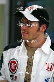 17.04.2003 Imola, San Marino, SM, Formel1, Donnerstag, Jacques Villeneuve (CDN, BAR Honda) Portrait im Paddock Bereich - (Imola, Autodromo Enzo e Dino Ferrari, 4,933 km - Grand Prix of San Marino 2003, Formel 1, F1)  - Weitere Bilder auf www.xpb.cc, eMail: info@xpb.cc - Belegexemplare senden. Abdruck ist honorarpflichtig. c Copyrightnachweis: xpb.cc