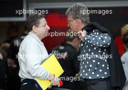 17.04.2003 Imola, San Marino, SM, Formel1, Donnerstag, Besprechung / Sitzung der F1 Teambosse im Communication Center / Motorhome vom TEAM MC LAREN MERCEDES, Jean Todt (Ferrari, Teamchef, General Manager, GES) und Eddie Jordan (Jordan, Teamchef, Chief Executive), Portrait  - (Imola, Autodromo Enzo e Dino Ferrari, 4,933 km - Grand Prix of San Marino 2003, Formel 1, F1)  - Weitere Bilder auf www.xpb.cc, eMail: info@xpb.cc - Belegexemplare senden. Abdruck ist honorarpflichtig. c Copyrightnachweis: xpb.cc