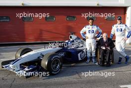 17.04.2003 Imola, San Marino, SM, Formel1, Donnerstag, neuer Sponsor auf dem BMW.WilliamsF1 Wagen - NiQuitin CQ - Juan-Pablo Montoya (CO, BMW WilliamsF1), Frank Williams, Sir (WilliamsF1, Teamchef, Managing Director & Team Principal), Ralf Schumacher (D, BMW WilliamsF1) - (Imola, Autodromo Enzo e Dino Ferrari, 4,933 km - Grand Prix of San Marino 2003, Formel 1, F1)  - Weitere Bilder auf www.xpb.cc, eMail: info@xpb.cc - Belegexemplare senden. Abdruck ist honorarpflichtig. c Copyrightnachweis: xpb.cc